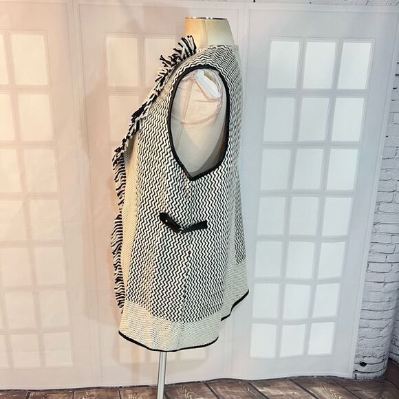 Chico's Gigi Black White Wool Blend Textured Knit Fringe Cardigan Vest Size 2 - Picture 6 of 9